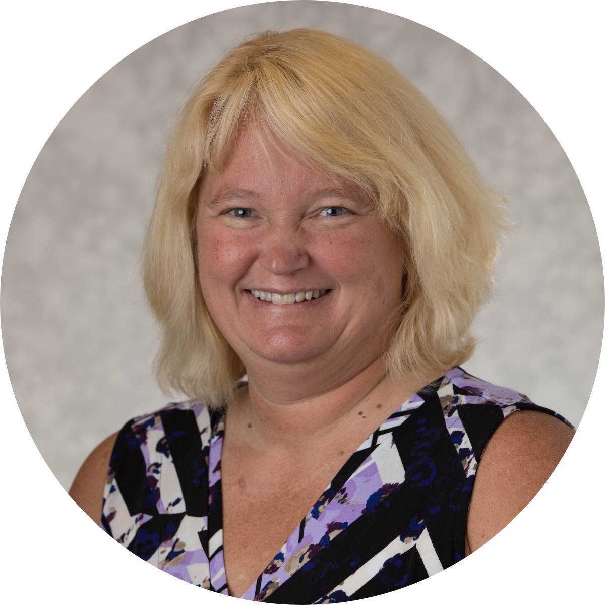 Lisa Pentinga-Brown headshot